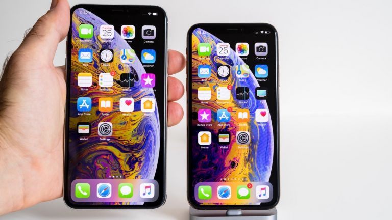 Apple двойно намалява производството на iPhone Xs Max