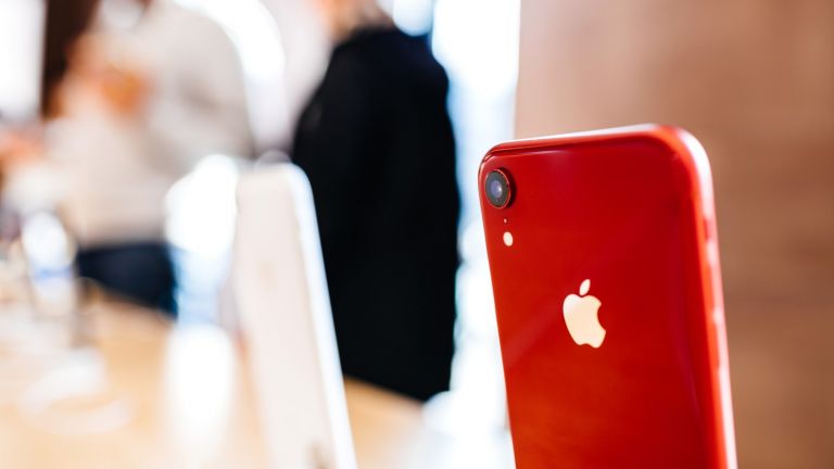 Швейцарска банка очаква драстичен срив на продажбите на iPhone