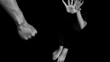 Съпругът на Диляна Стоянова стоял на кафене Видял я че