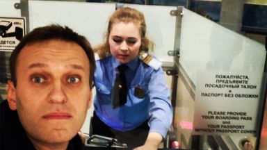 Пуснаха Навални в чужбина, след като плати съдебна глоба