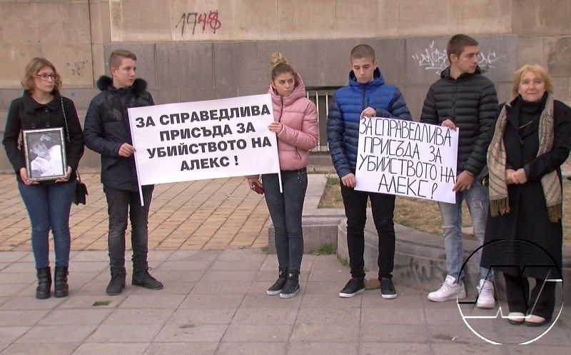 Близките на младежа се съмняват, че Маринов не е извършителят и че прикрива истинския убиец, който му е роднина