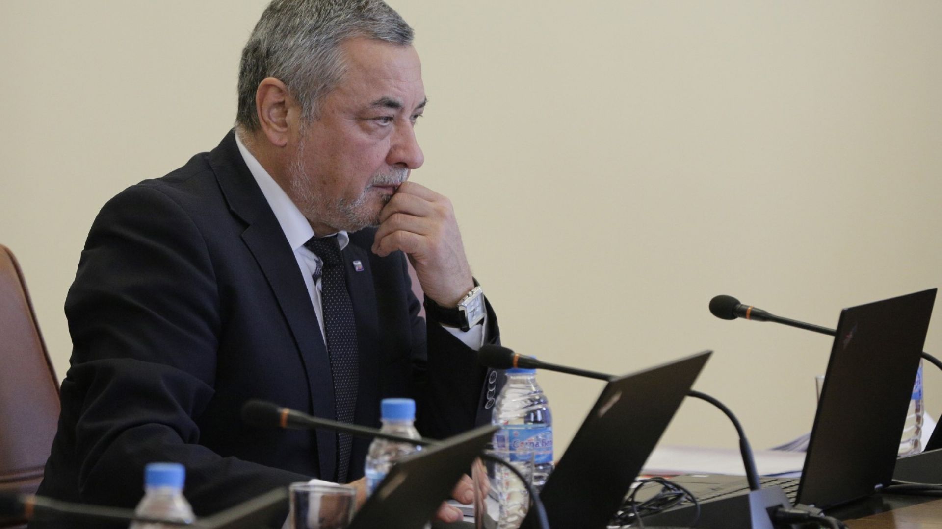 Вицепремиерът Валери Симеонов е подал оставка пред министър председателя Бойко Борисов