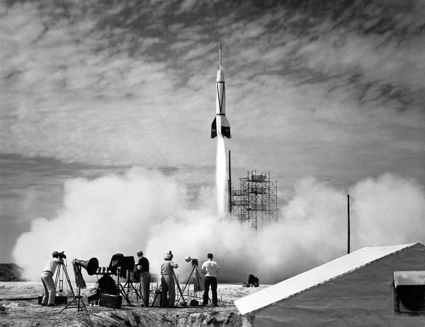 V-2 e първата ракета, успяла да прекоси границата между атмосферата и Космоса