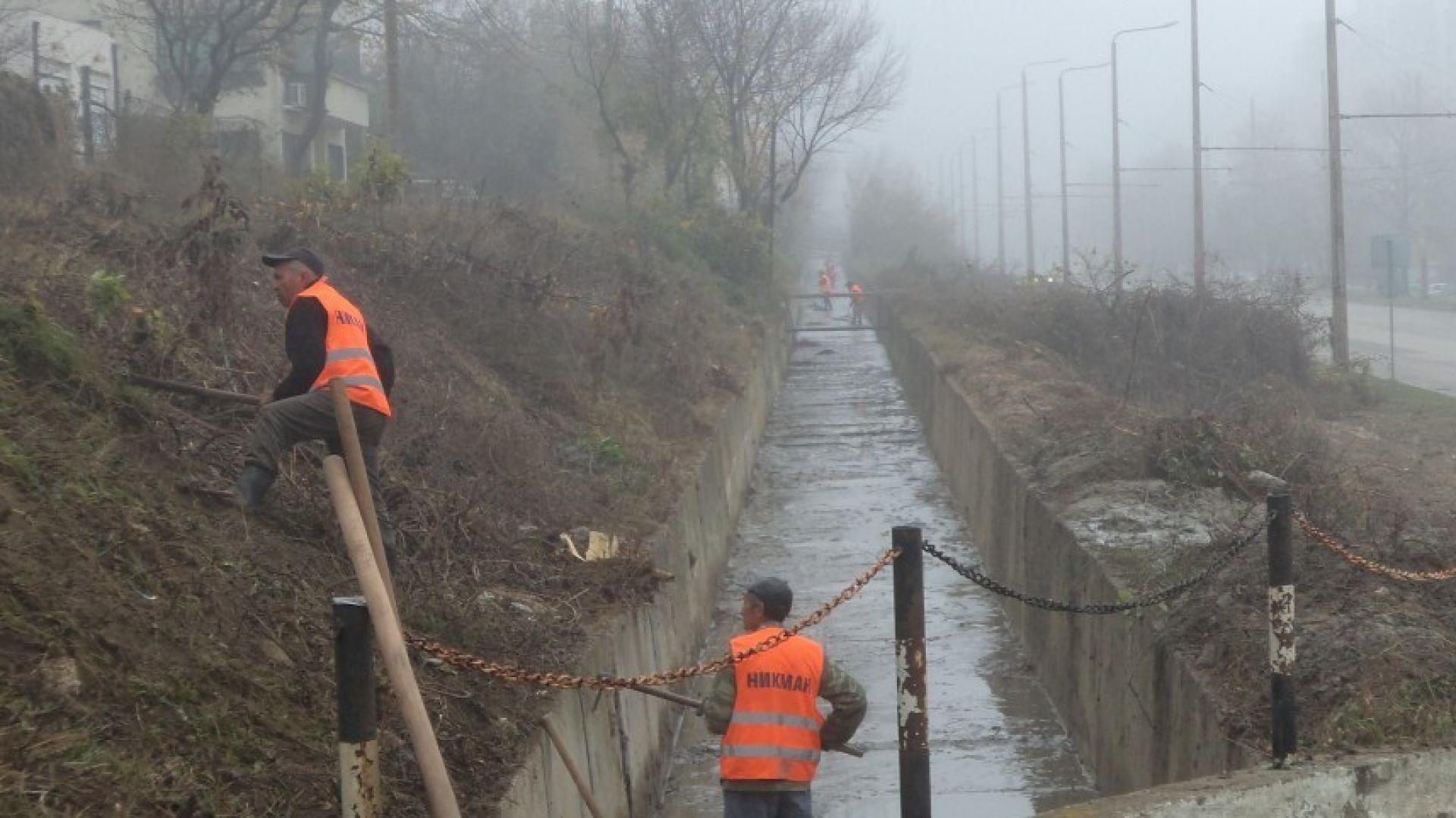 Есенно зимна кампания за почистване на отводнителни канали дерета канавки и