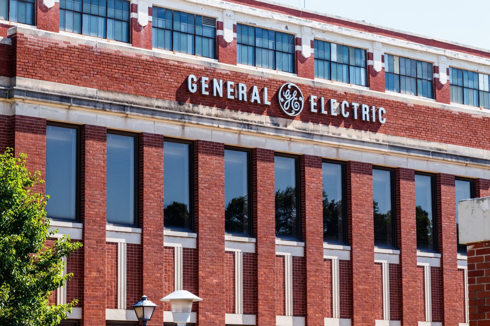 Акциите на General Electric Co. нарастват с 11% на извън борсовата търговия на Уолстрийт