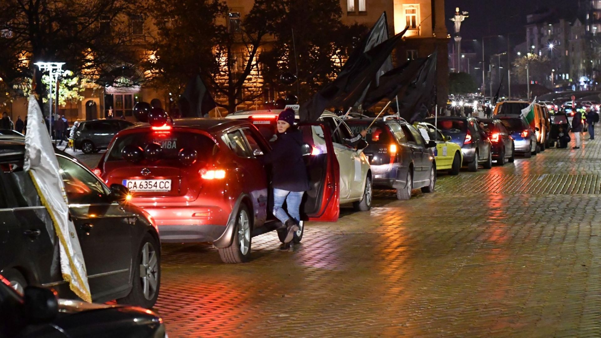 За поредна вечер хиляди граждани излязоха на протест в няколко