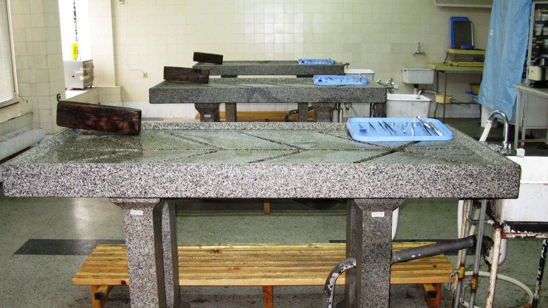 След като съдебните лекари в страната заплашиха с протест и