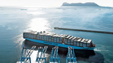 Пожар e избухнал на борда на контейнеровоз на компанията