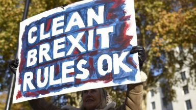 Тереза Мей призна, че нов референдум може да спре Брекзит