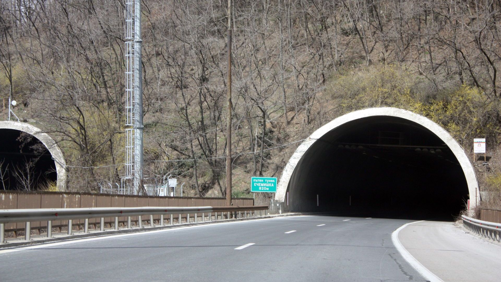 За отделни съоръжения по републиканските пътища - мостове, тунели или