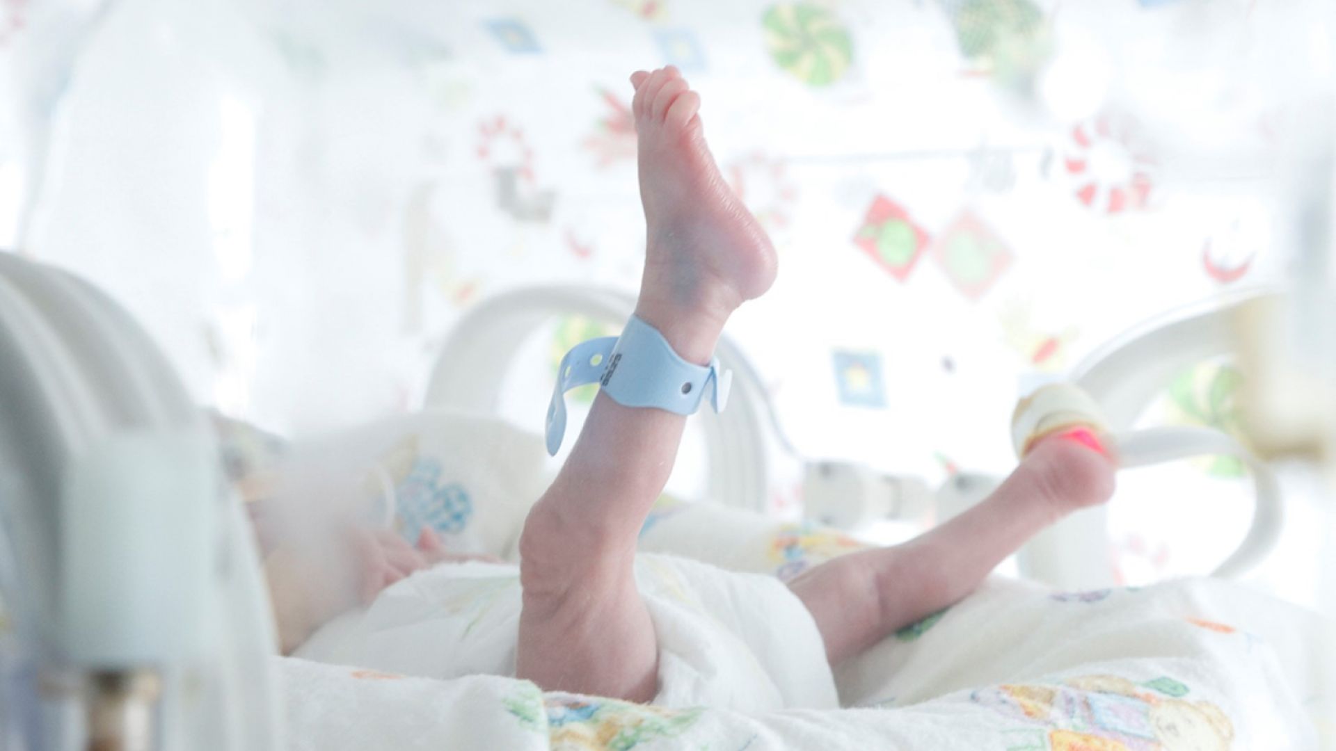 Всички 45 клиники частни и държавни по неонатология в страната