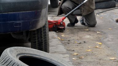 Арестуваха и обвиниха мъж, повредил 11 коли в София