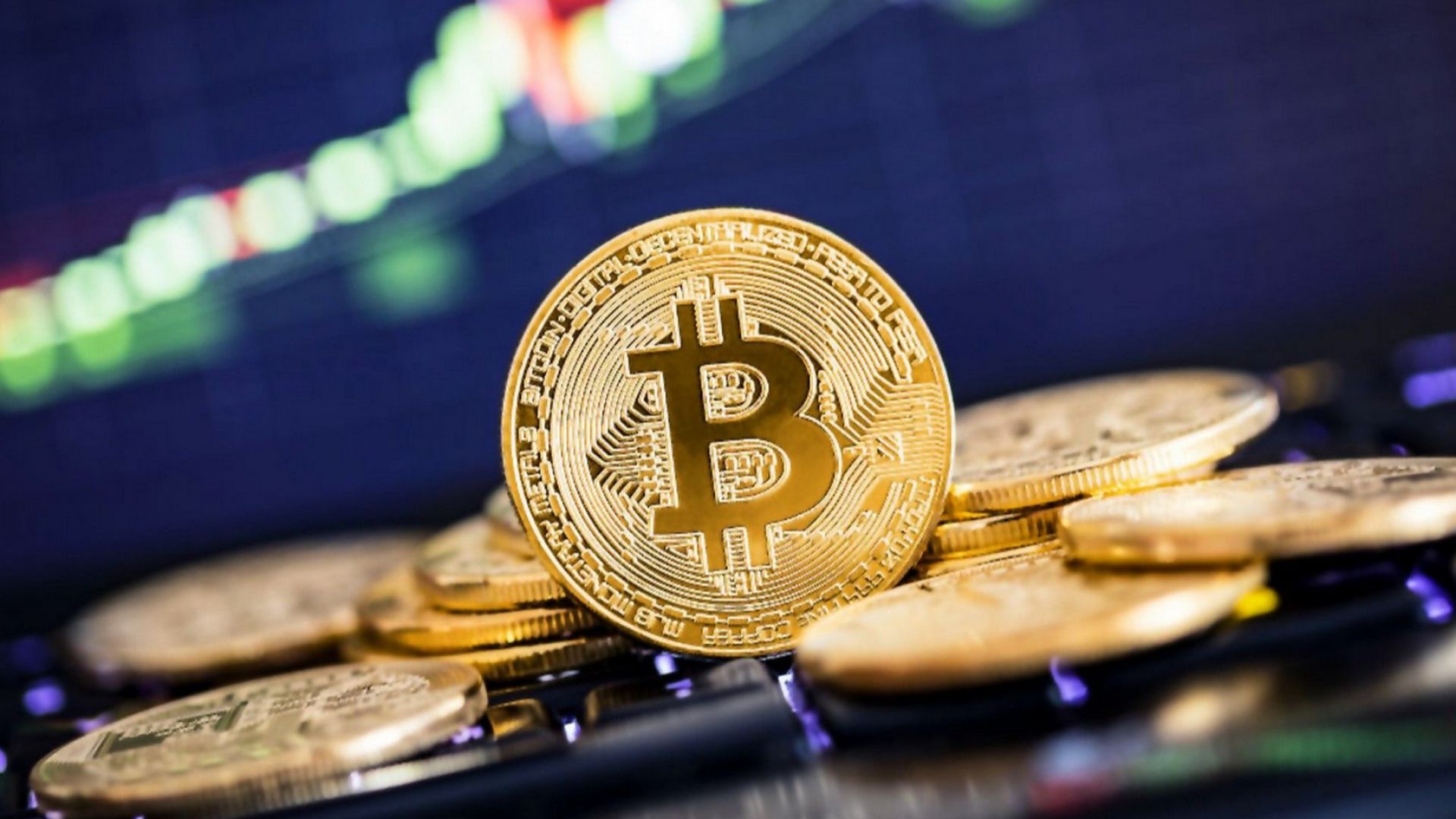 Биткойнът продължава да поевтинява, за ден загуби 10%