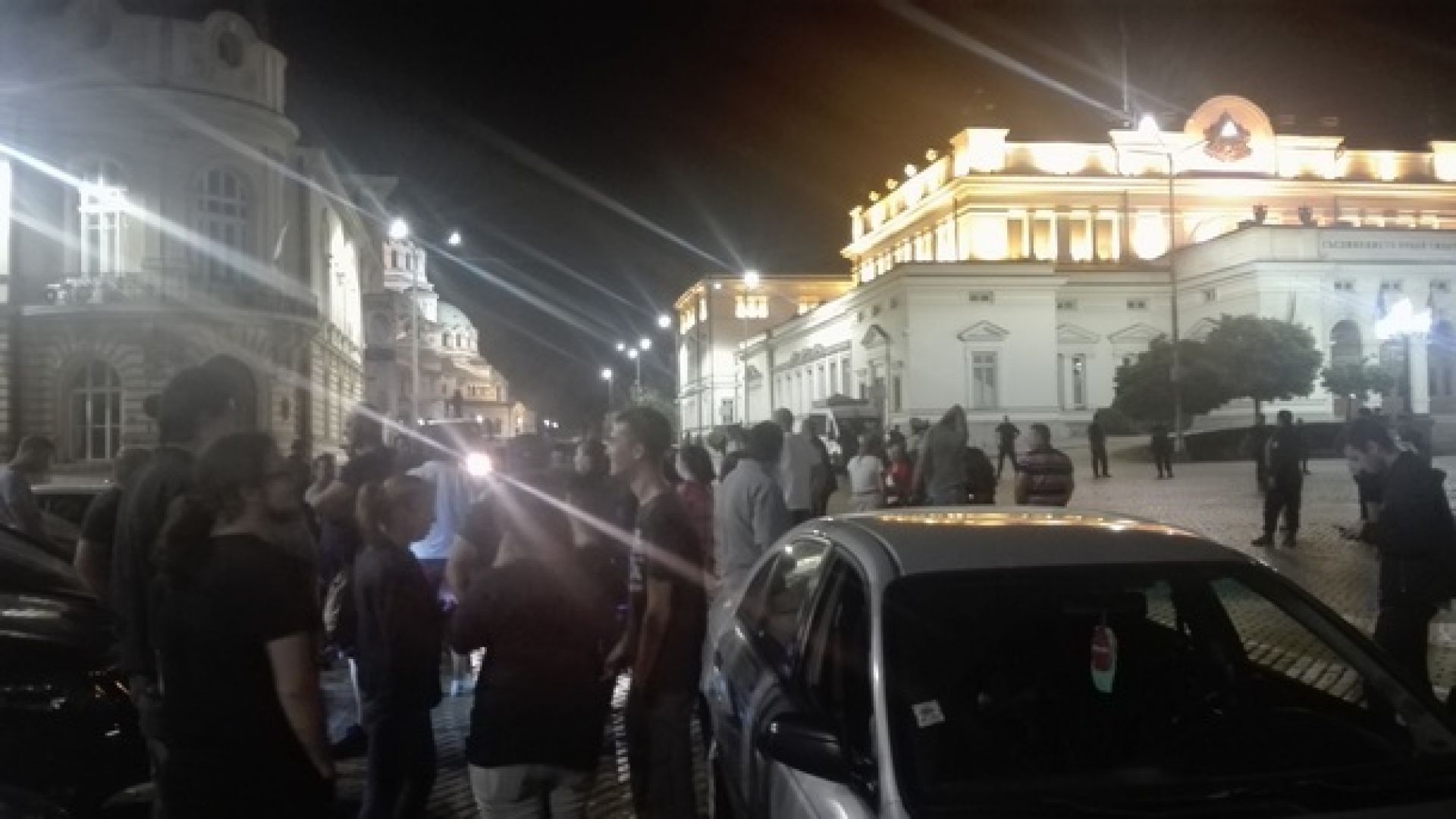 Стотици протестиращи и тази вечер са по улиците в няколко