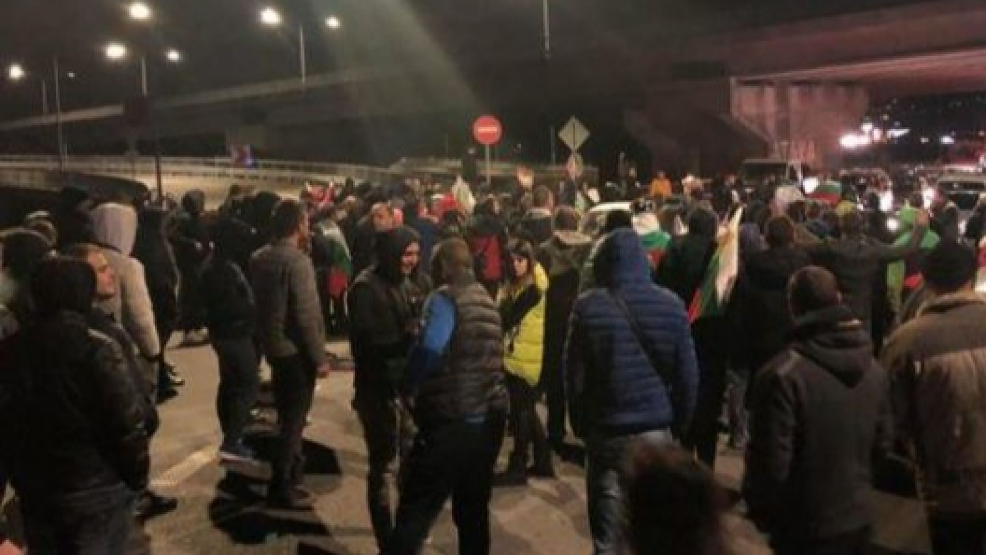 Изнервен шофьор е открил стрелба с газов пистолет по част