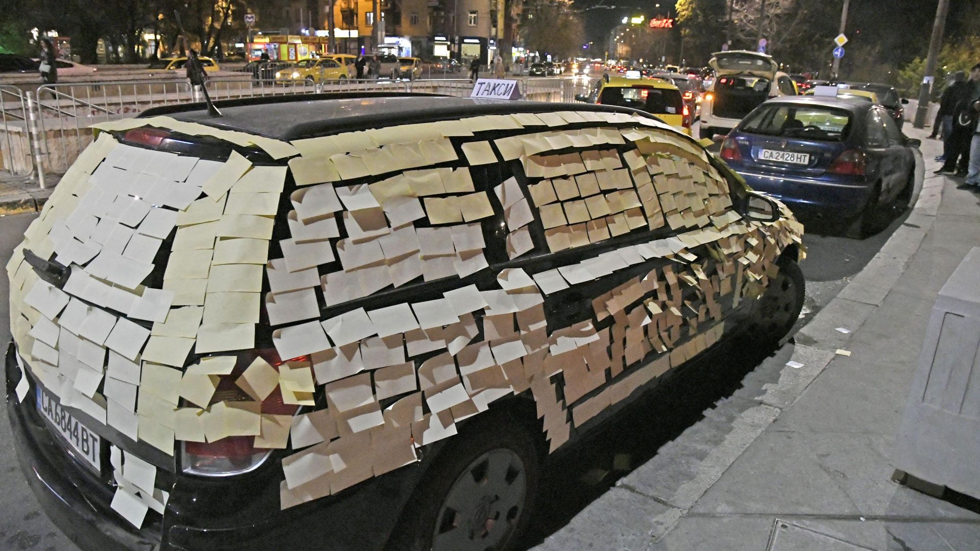 Таксиметровите водачи в София започнаха акция срещу автомобилите които спират