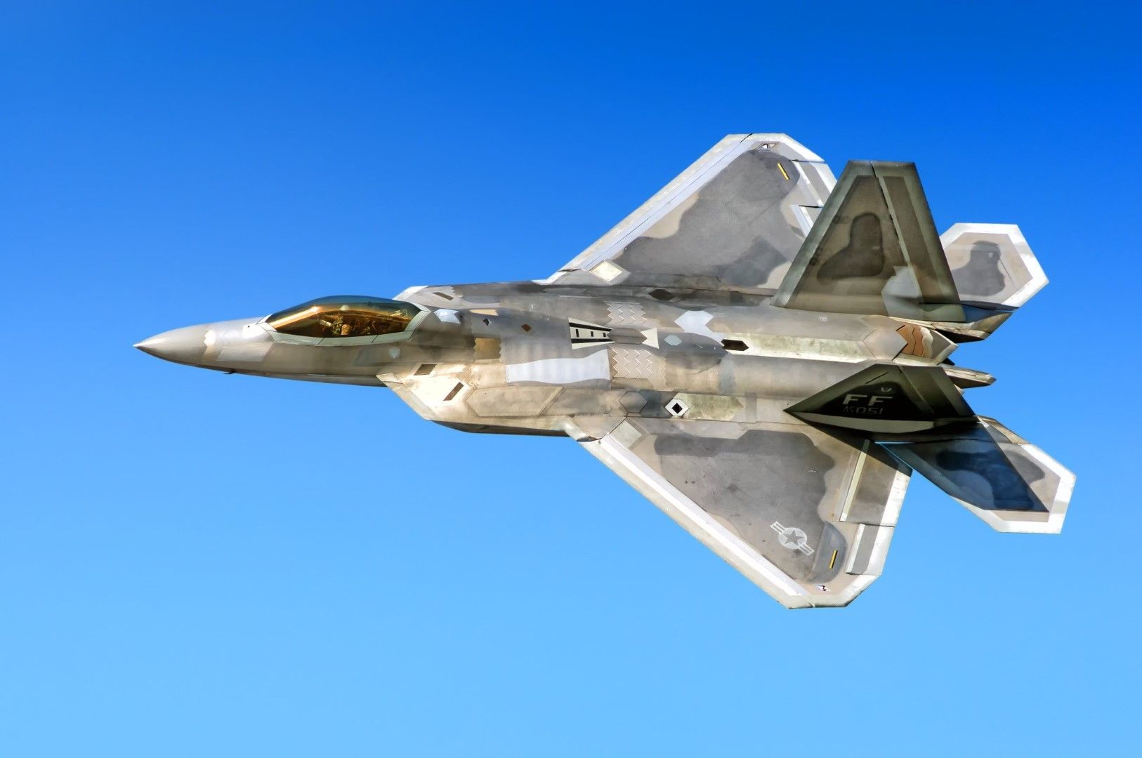 Стелт изтребител F-22 Raptor