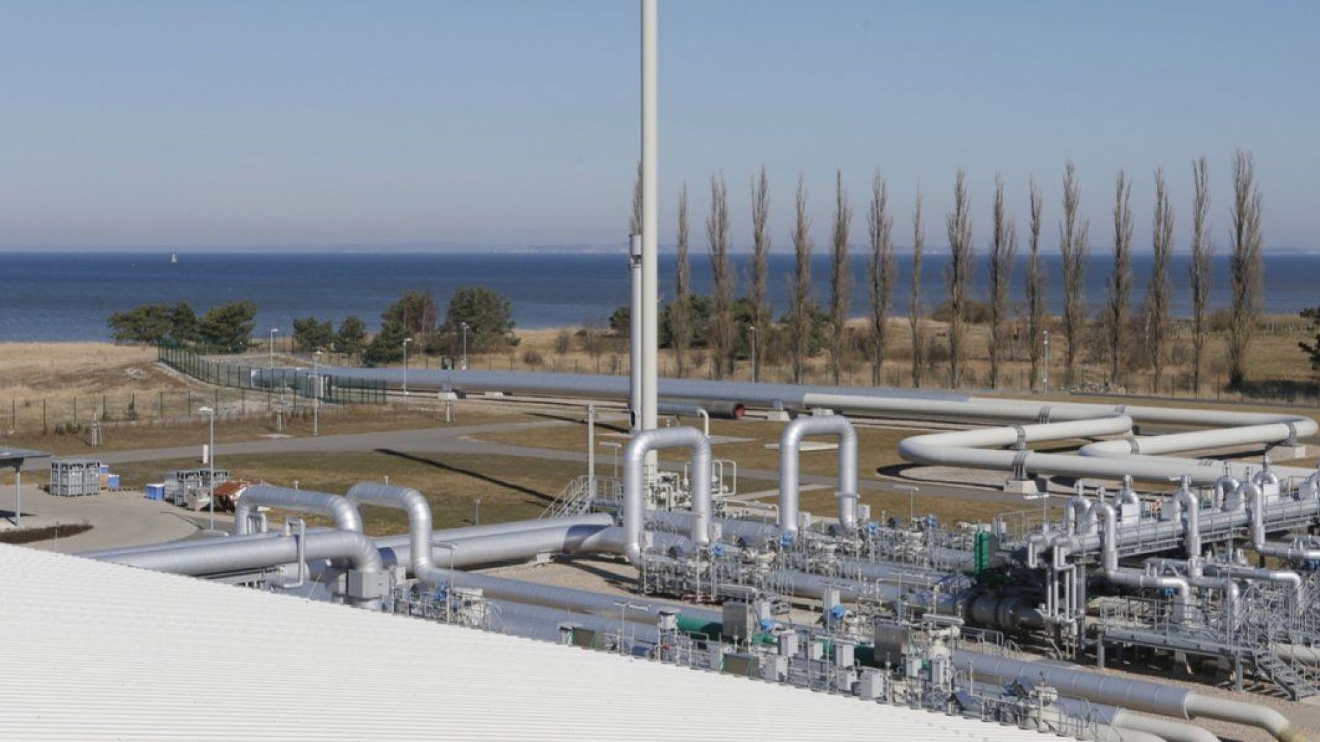 Европейският парламент призова днес да бъде прекратен строежът на разширението