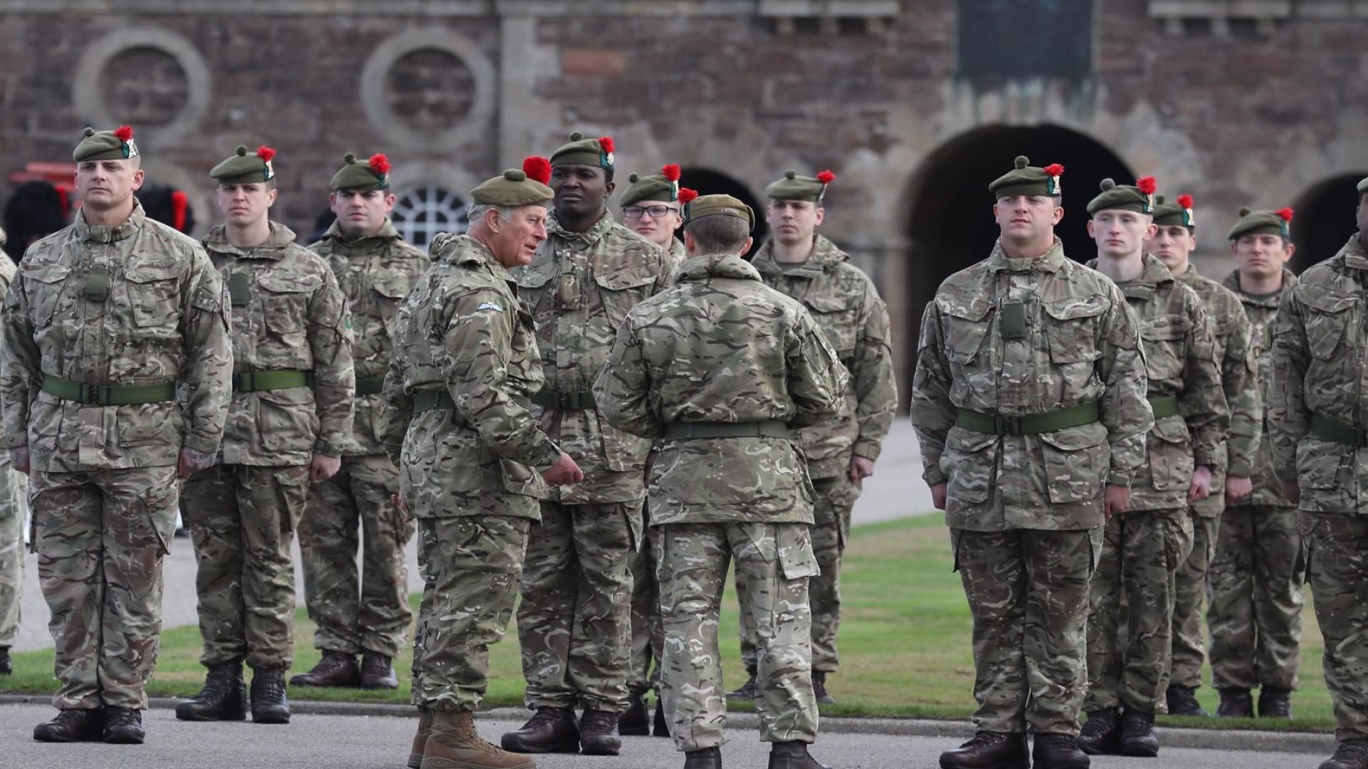 Военните във Великобритания разработват план за прилагане на екстрени мерки