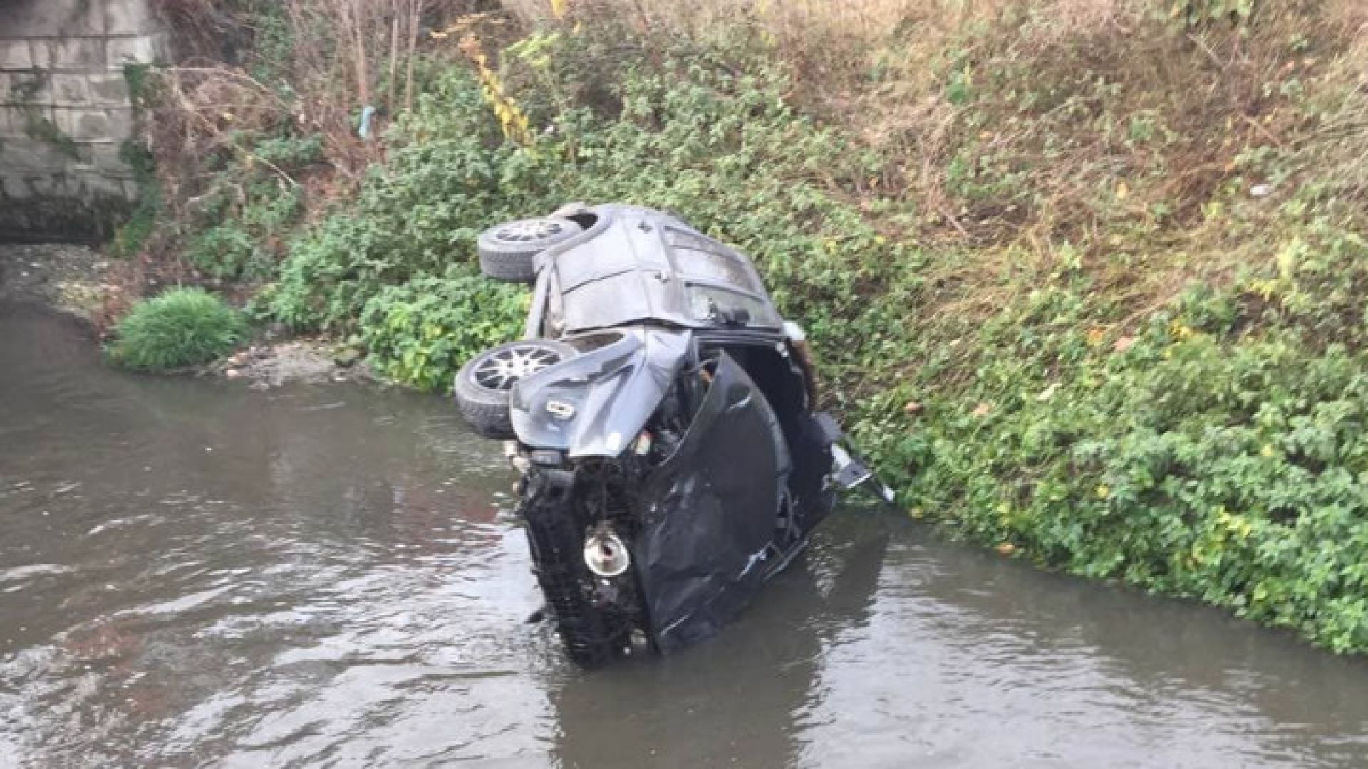 В безсъзнание и с опасност за живота са двама младежи