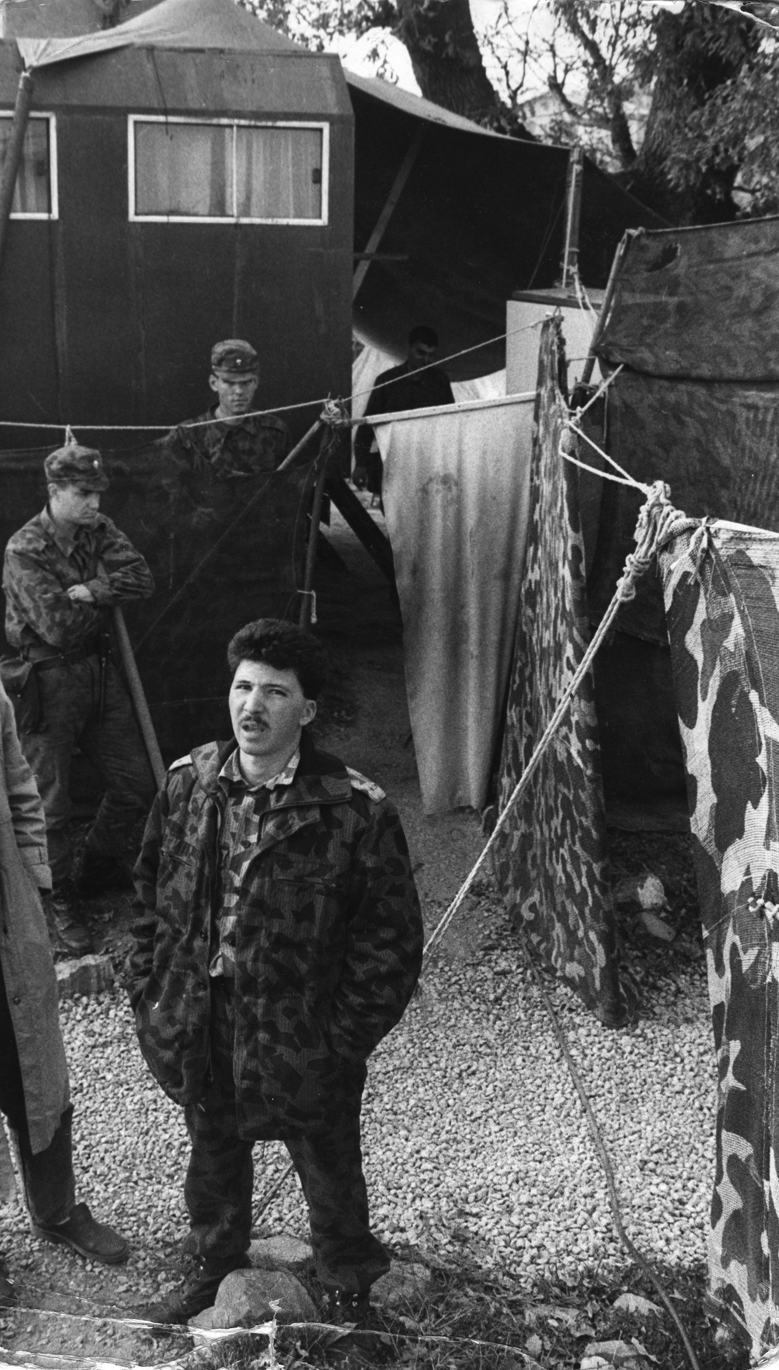 Палатковият лагер на военните, които охраняват обекта Царичинска дупка