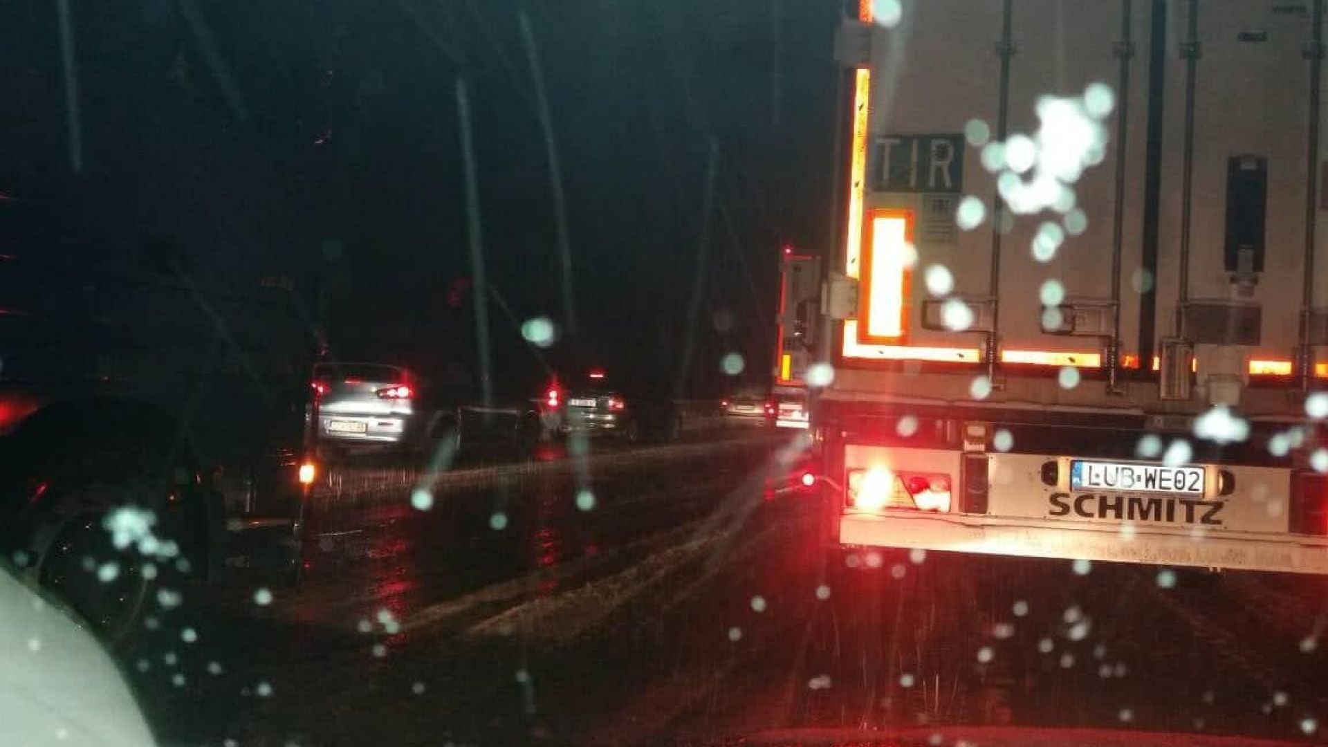 Магистрала Тракия е запушена след Елин Пелин чака се близо