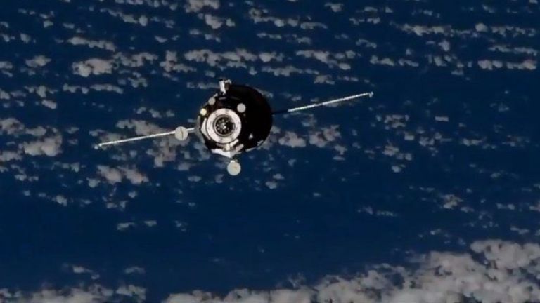 "Прогрес МС-10" се скачи успешно с МКС (видео)