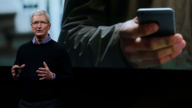 Директорът на Apple призна, че вече избягва да ползва iPhone