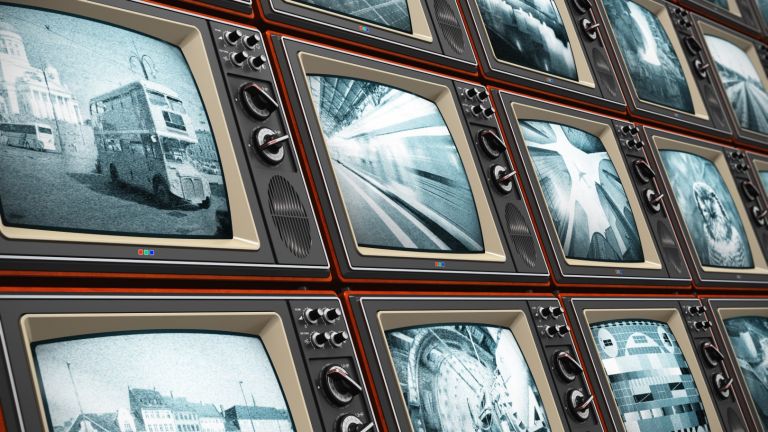Защо хиляди британци все още гледат черно-бели телевизори?