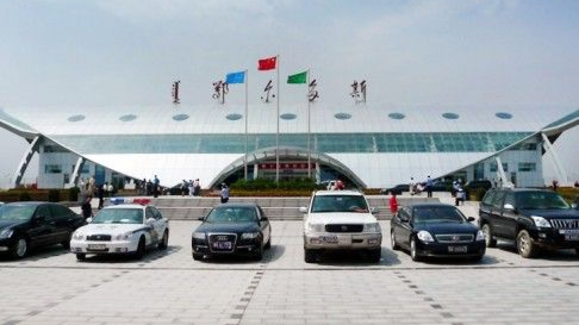 Китай вкарва над 6 млрд. долара в летището в Синцзян, разширява го