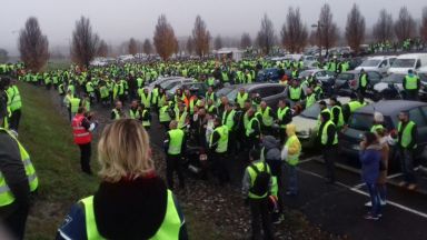 Протестите за горивата: Белгийските "жълти жилетки" с политическо движение