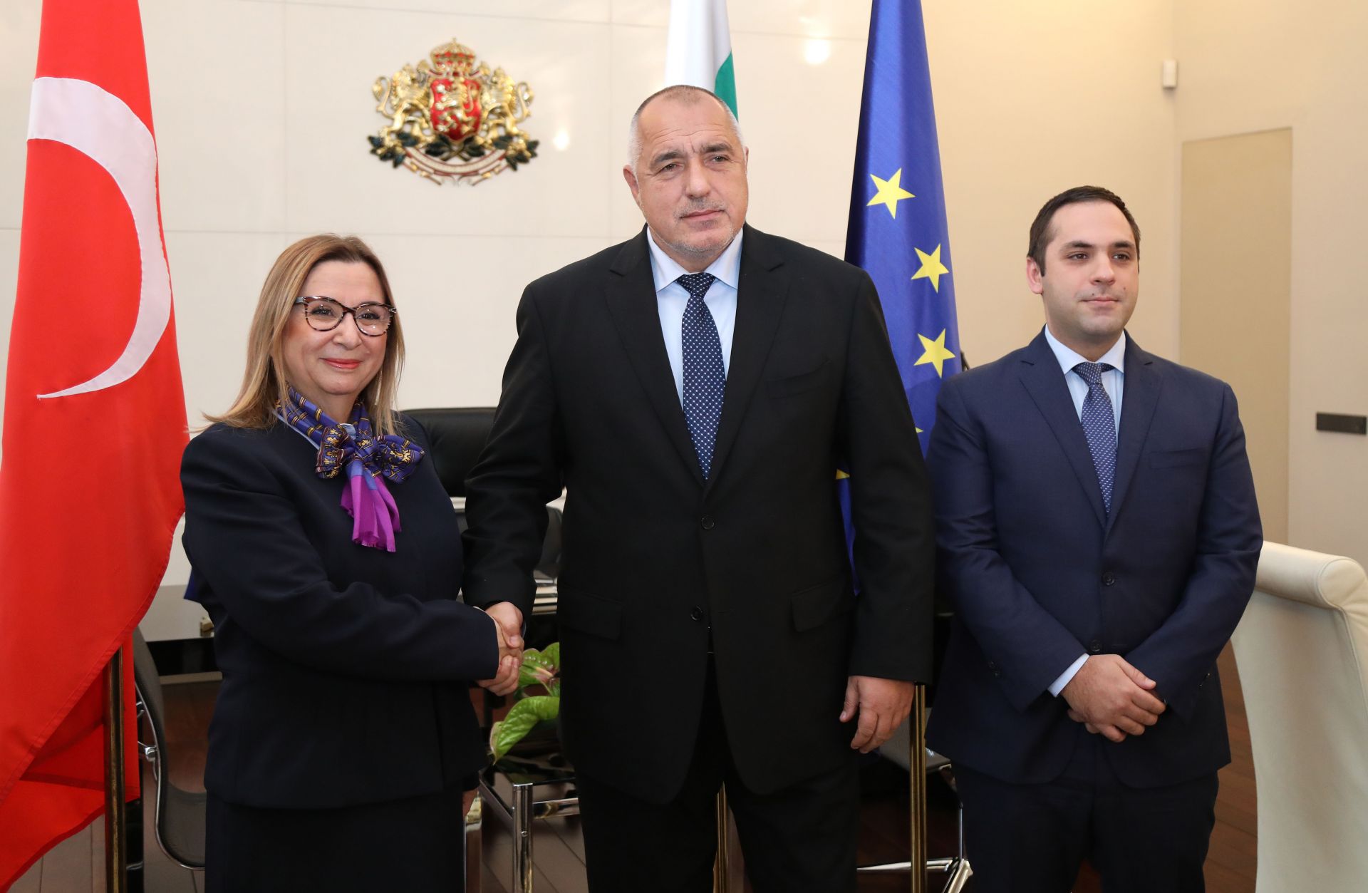 Министър Рухсар Пекджан беше посрещната от Бойко Борисов и минисъра на икономиката Емил Караниколов