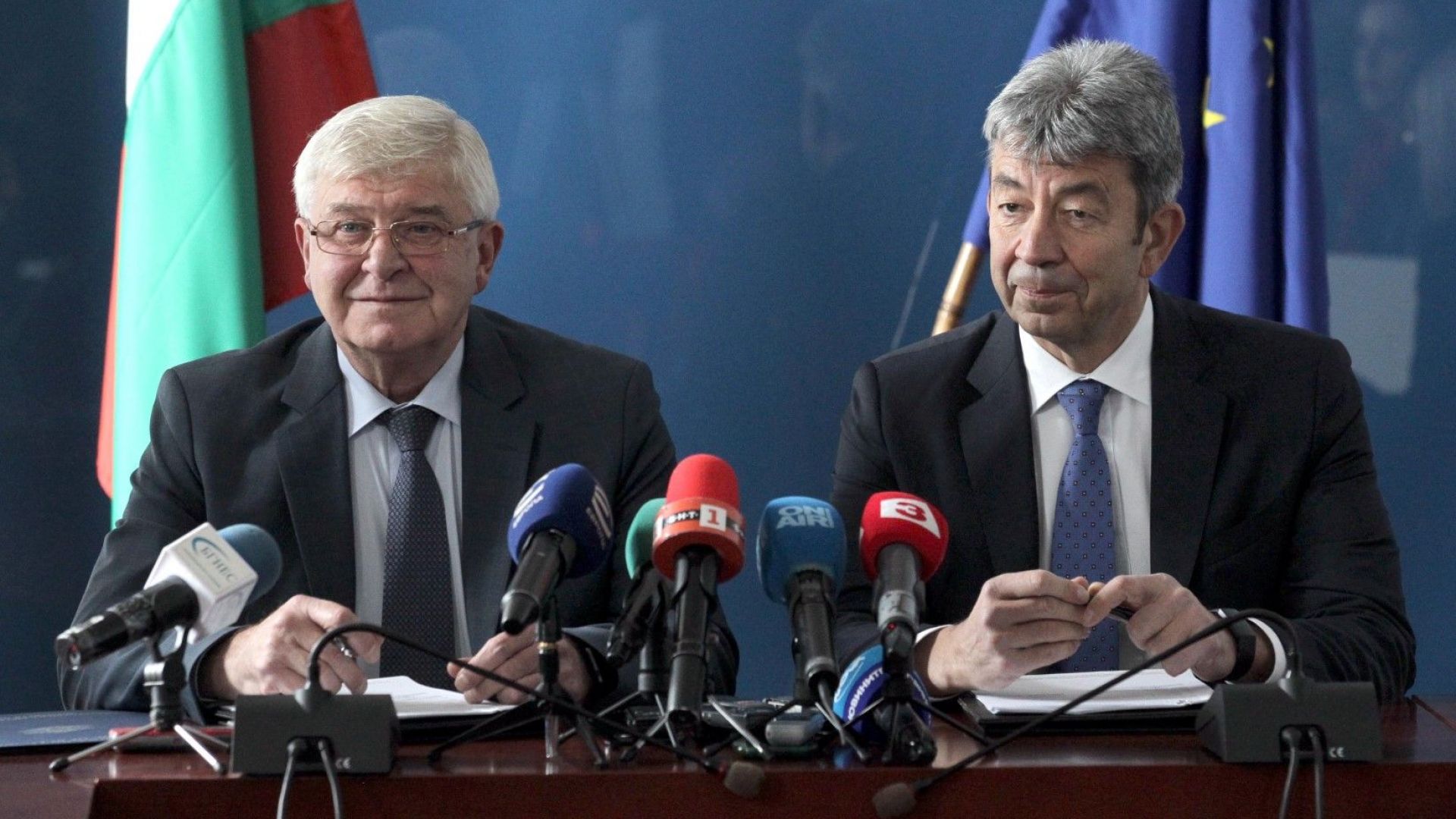 Подписването на договорите за доставката на общо 280 нови линейки