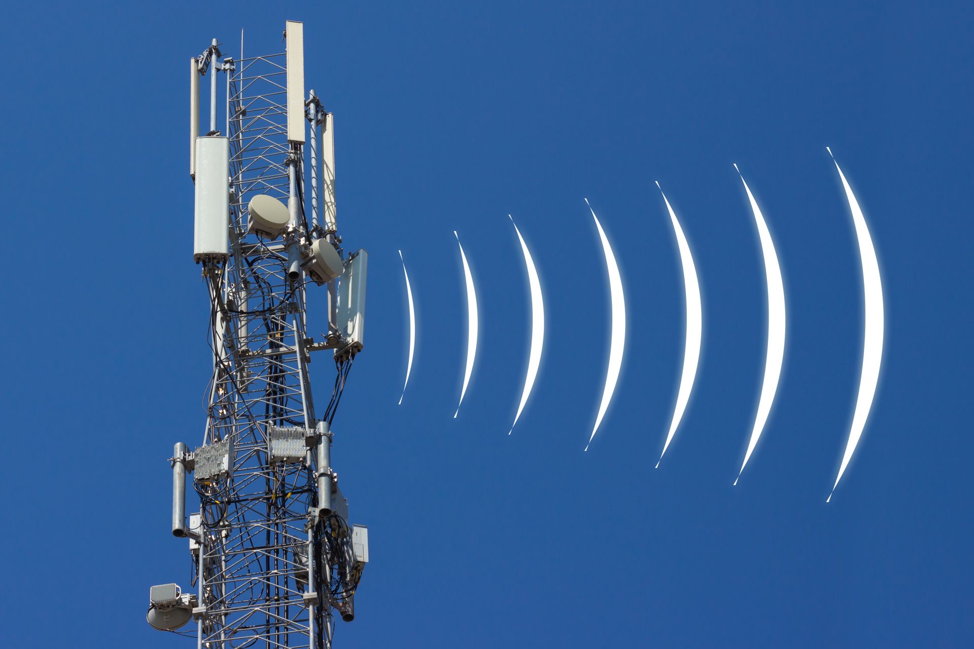 GSM кулите излъчват микровълни