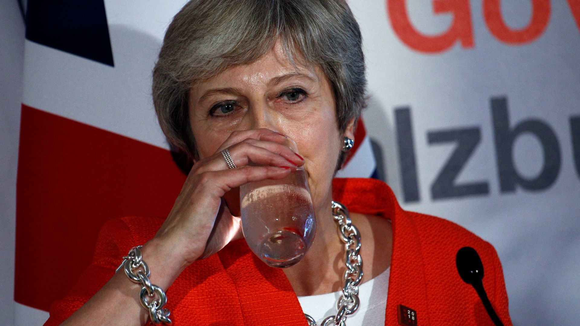 Да напуснеш или да не напуснеш Две и половина години