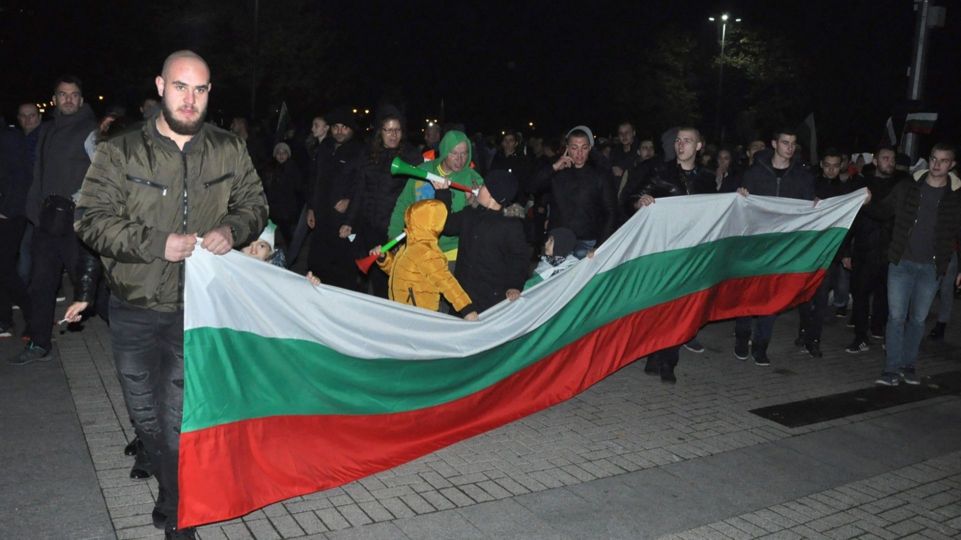 Според политолози има връзка между протестите от последните дни и