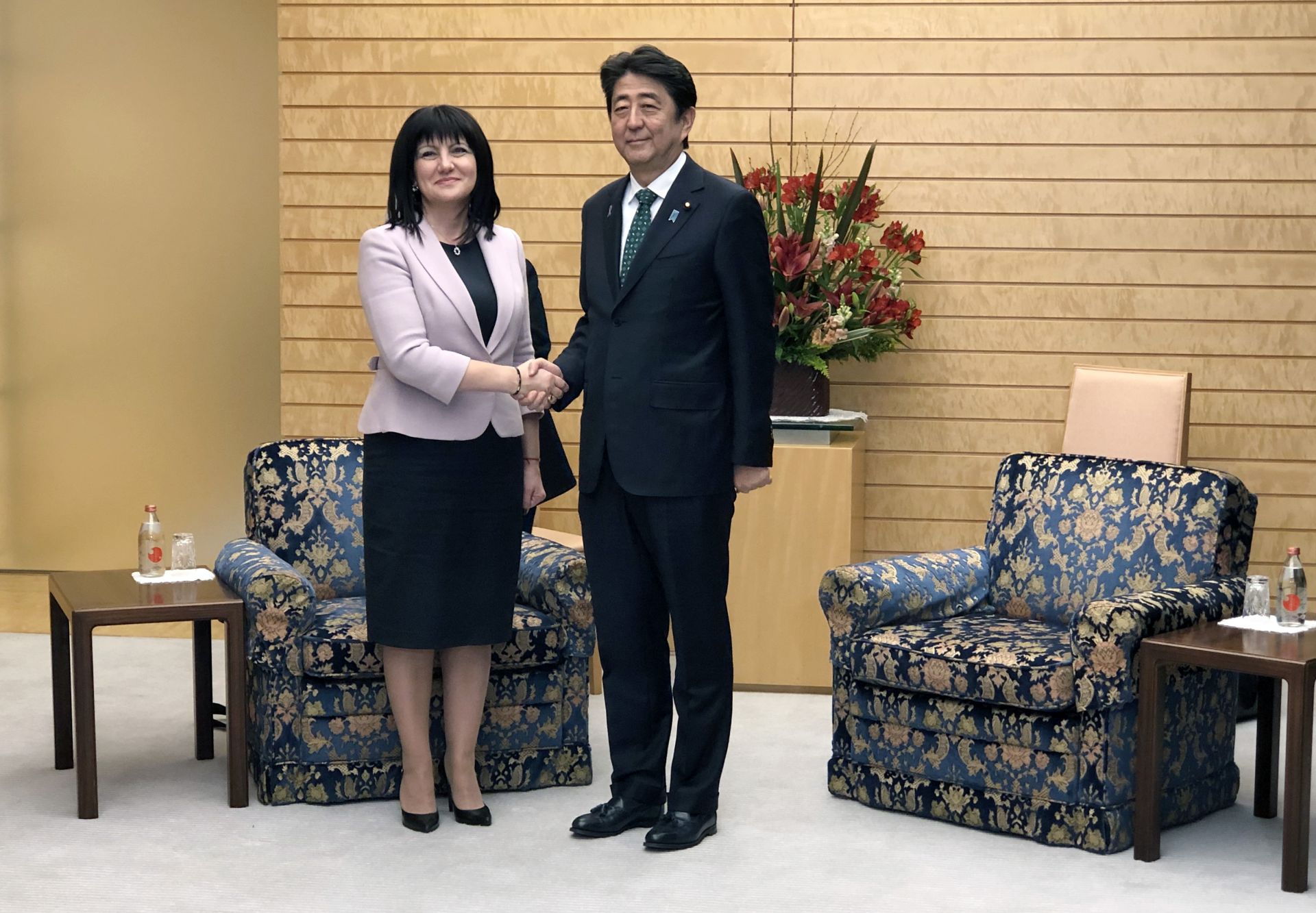 Цвета Караянчева беше приета в Токио от японския премиер