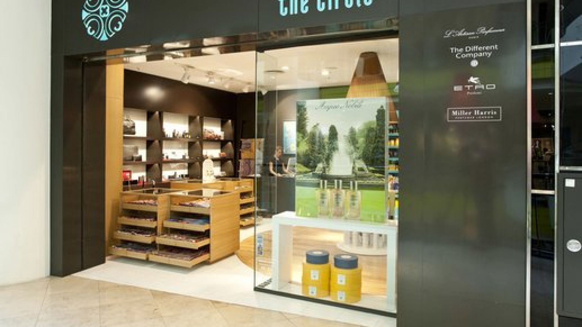 С официално съобщение управата на мол Сердика разказа за евакуацията