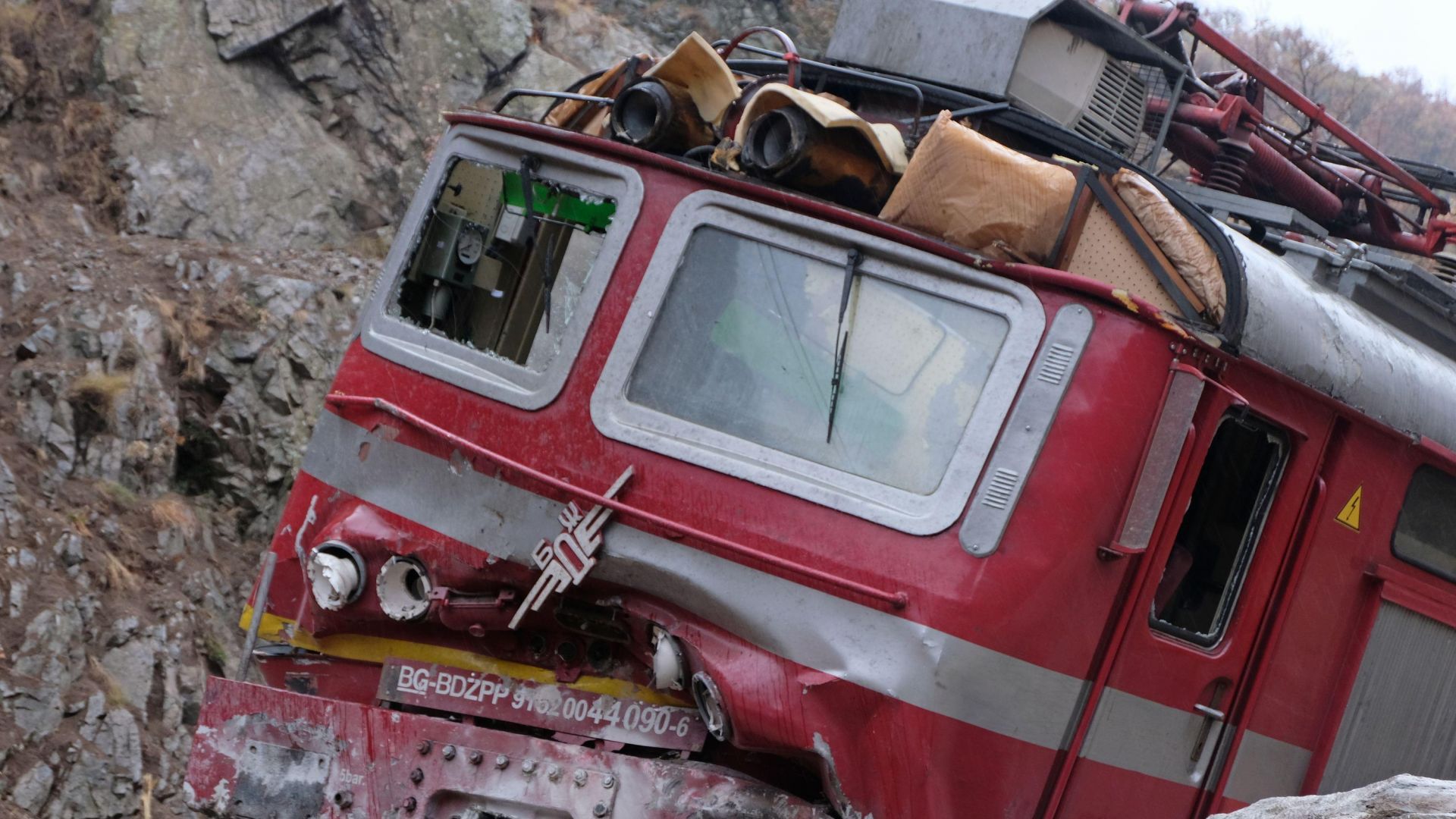 Стоманен стълб спасил живота на пътниците в дерайлиралия влак