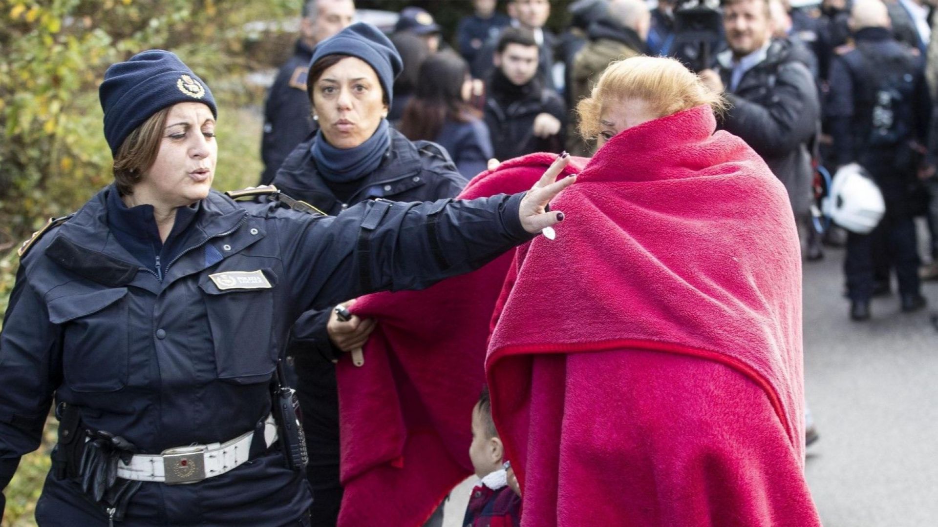 "Купонът свърши!": Италианската полиция конфискува мафиотски вили при акция в Рим