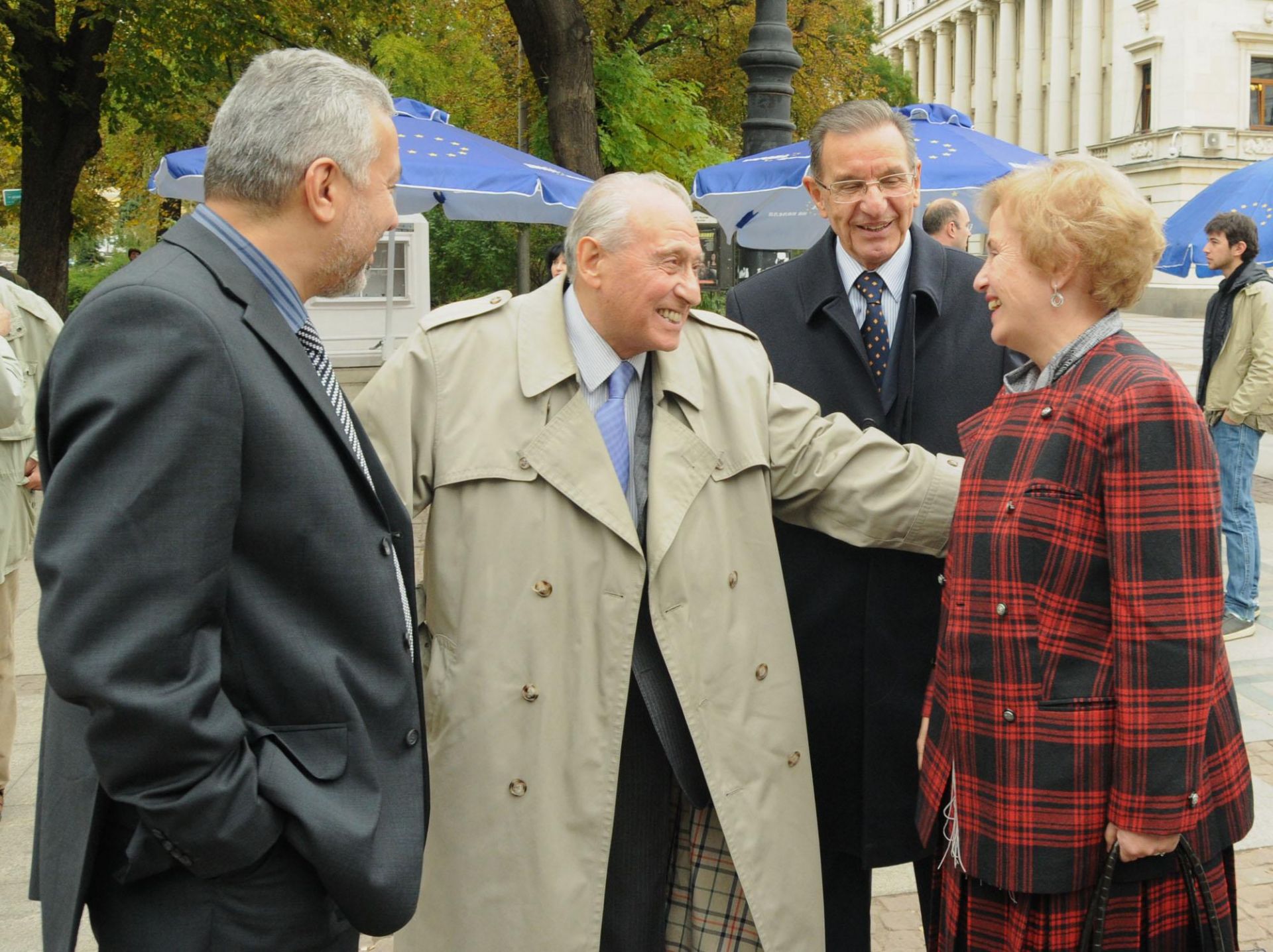 Васил Гоцев ( в средата) беше член на Демократическата партия и министър на правосъдието и правната евроинтеграция през 1997-1999 година