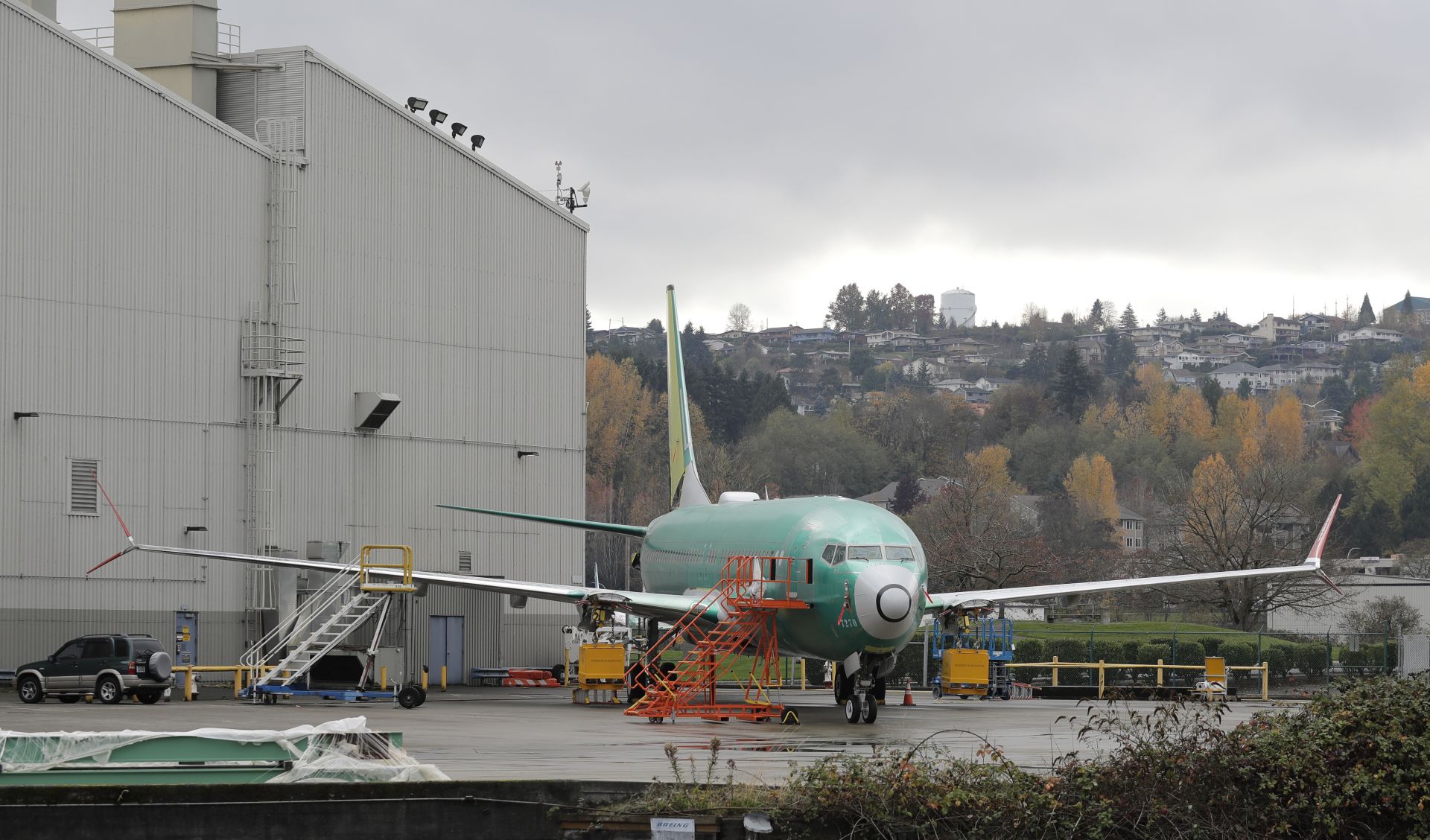 737Max8 бе приземен до решаване на проблемите около безопасността на полетите