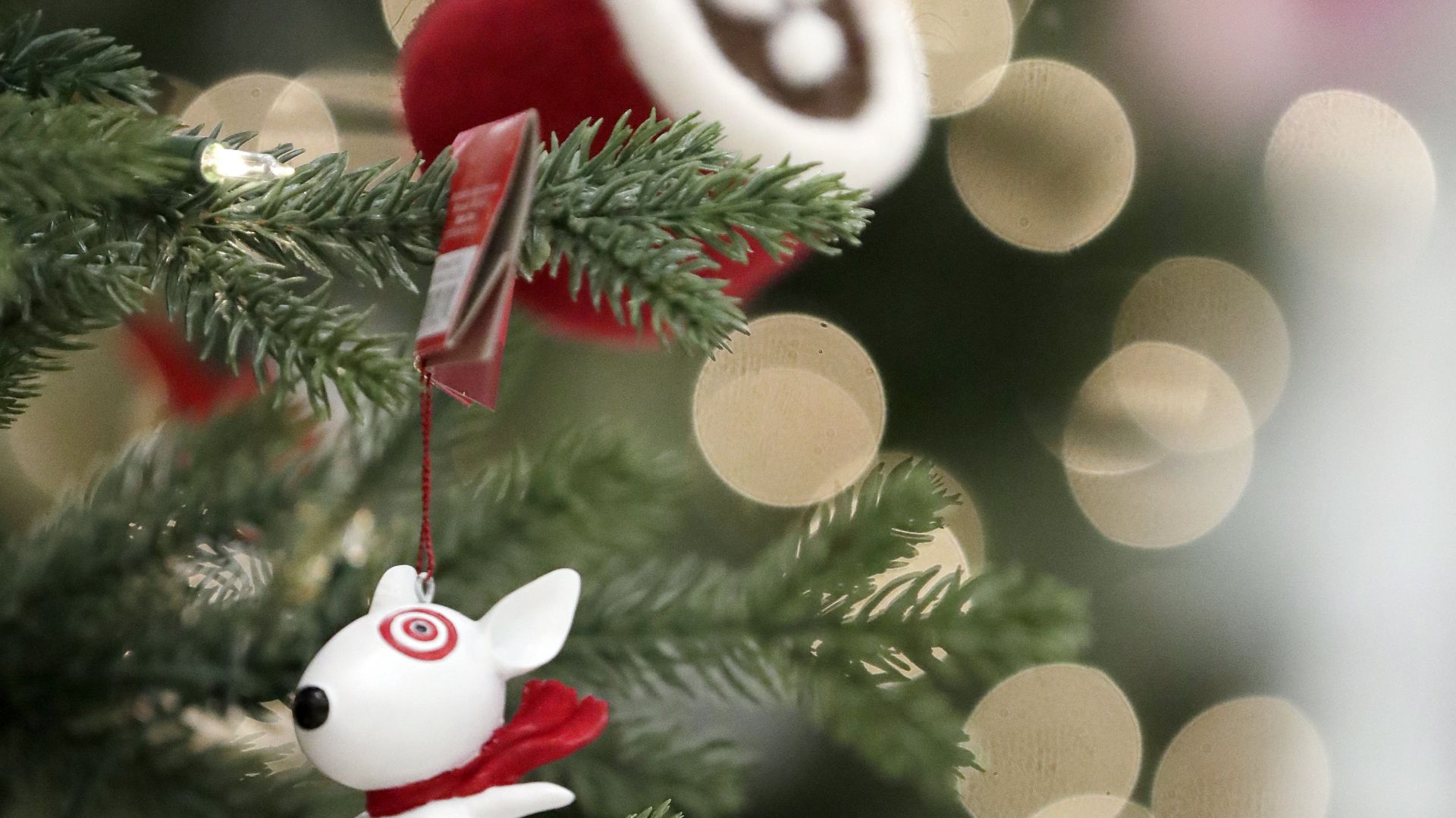 Днес започна поставянето на коледната украса в Пловдив Наред с