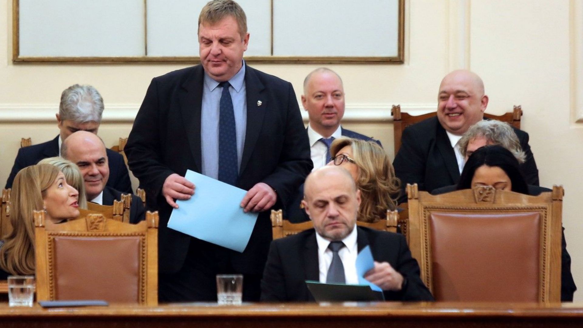 БСП: Защо го няма Борисов за оставката на Симеонов, фалстарт за Николова