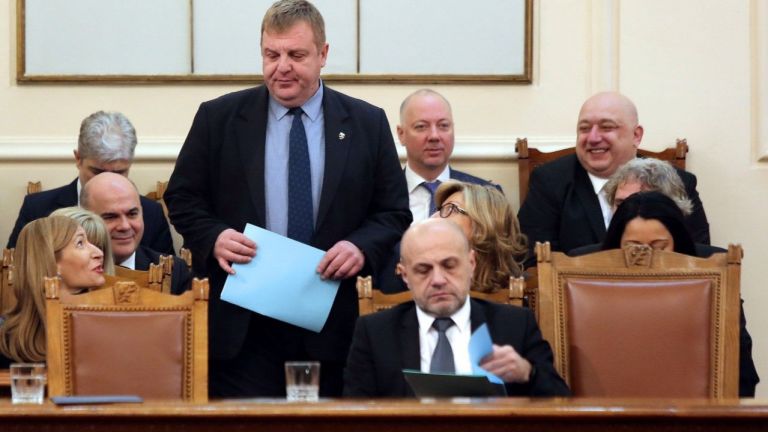БСП: Защо го няма Борисов за оставката на Симеонов, фалстарт за Николова