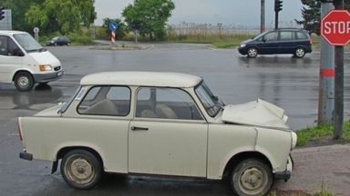 Пенсионер с трабантче блъсна пешеходец в Бургас