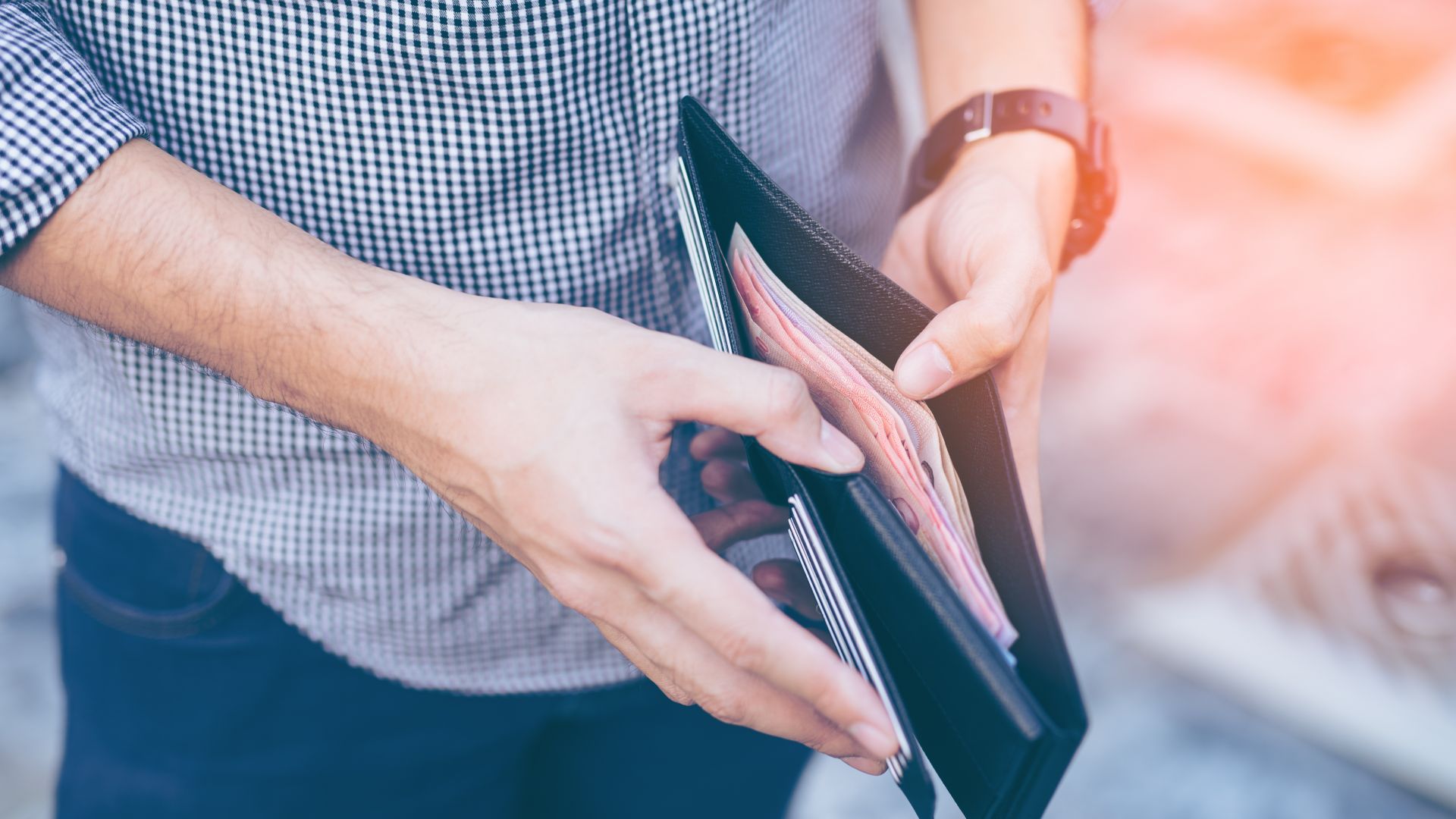 Средната брутна месечна работна заплата във Варненска област през последното