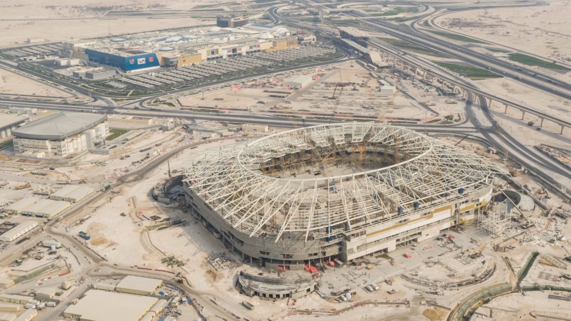 Конструкцията на стадион "Ал Раян", който ще побира 44-хиляди зрители