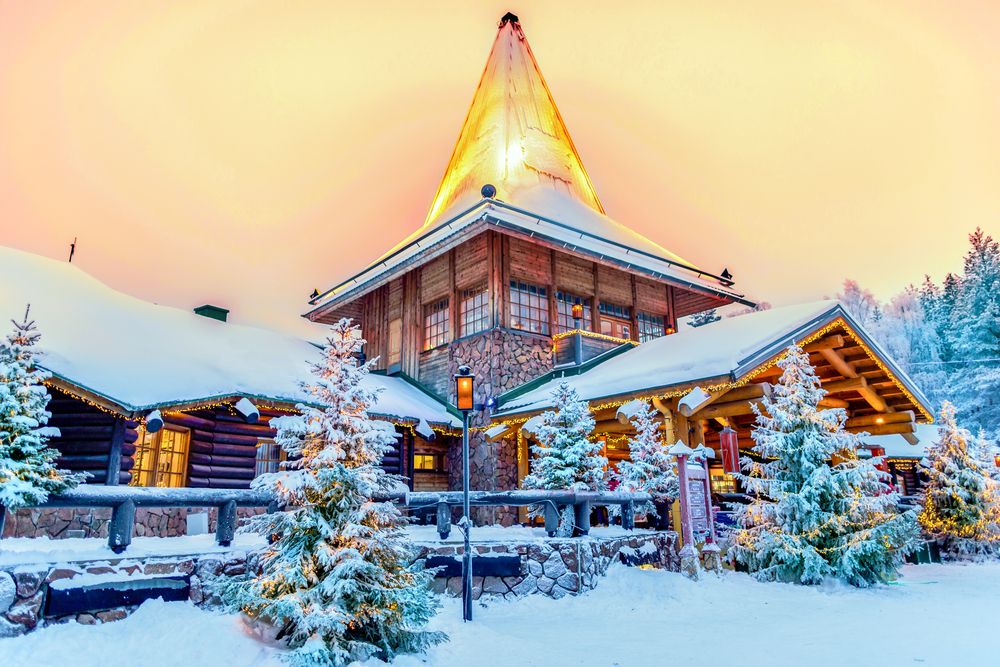 При двореца на дядо Коледа все още има сняг, но в останалите части на Финландия той е малко