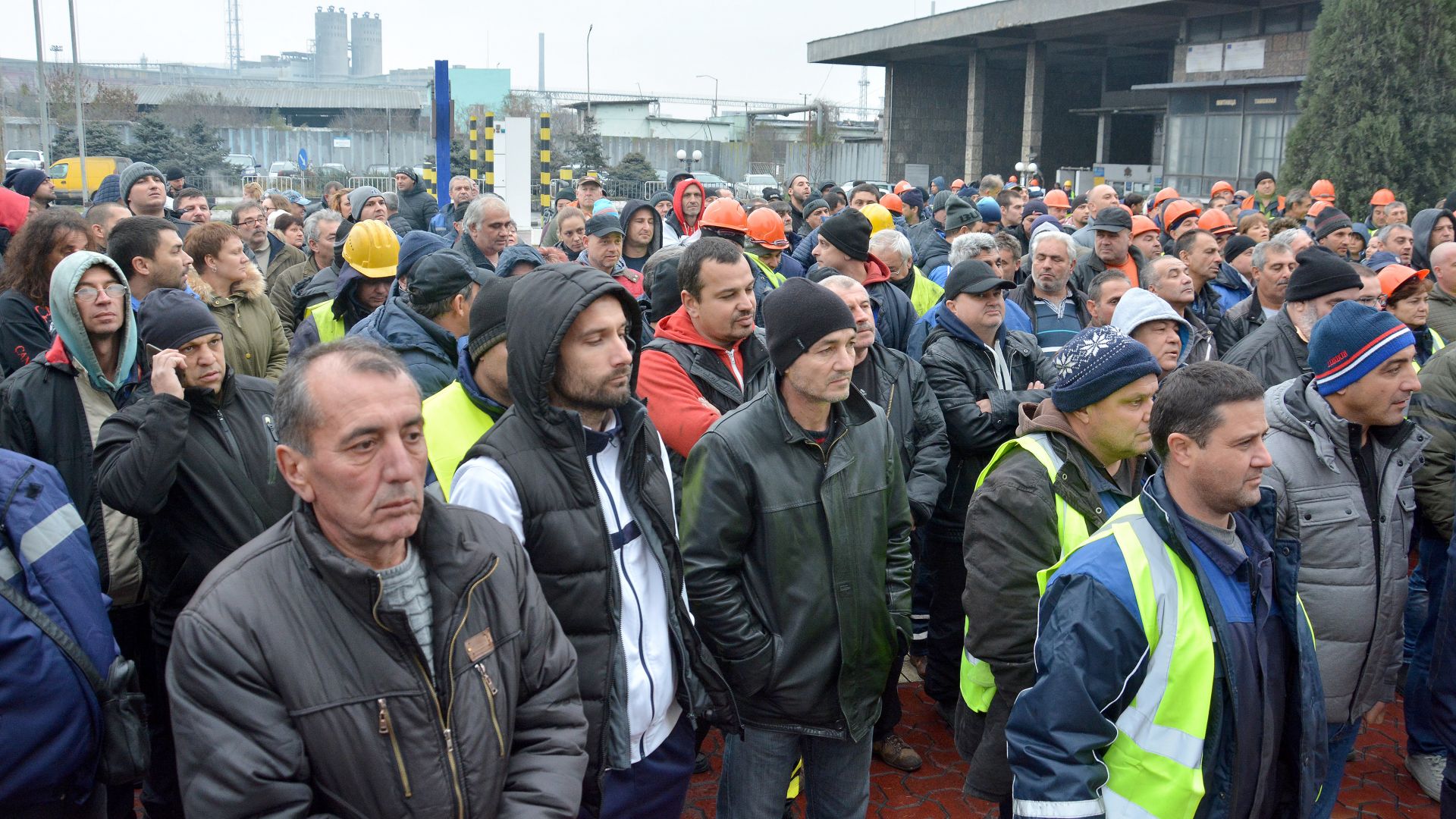 Служителите на Пристанище Варна Запад излязоха на протест срещу безобразните условия